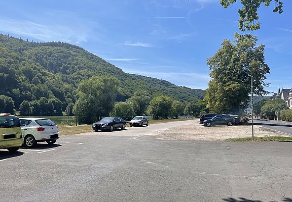 P2 Nikolausufer großer Parkplatz