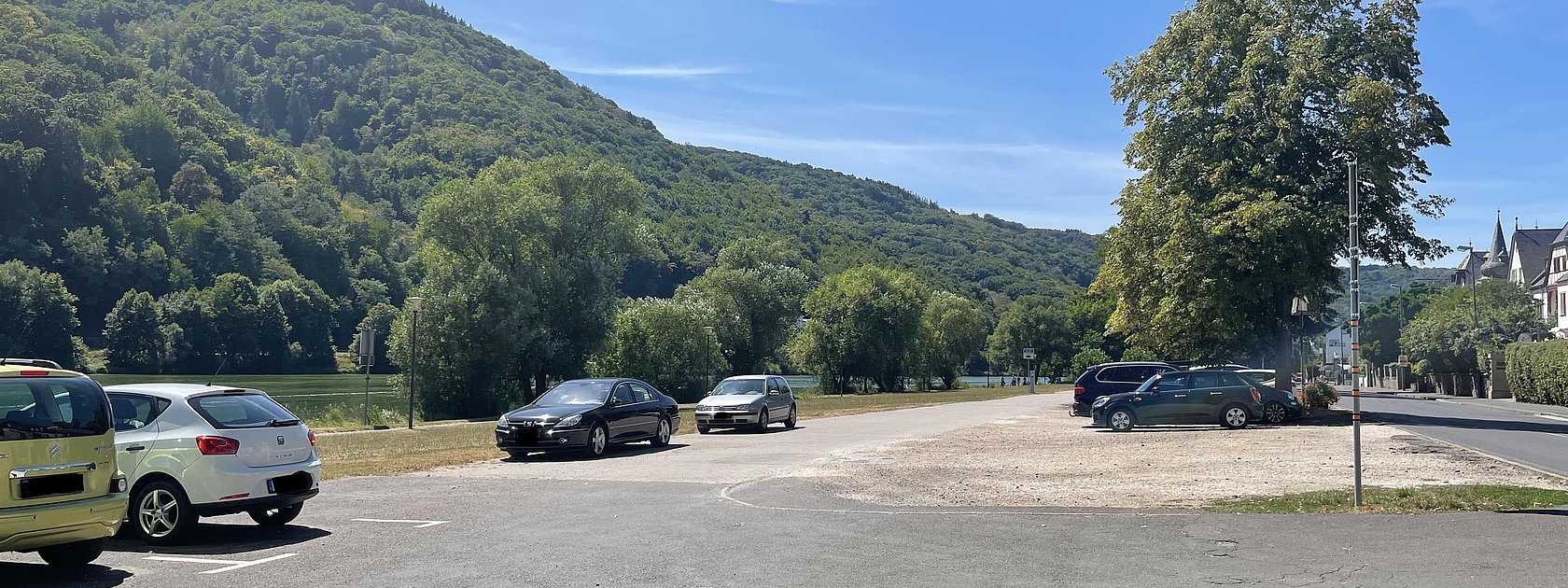P2 Nikolausufer großer Parkplatz