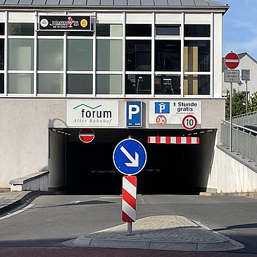 Einfahrt Parkhaus, Ort der Ladestationen
