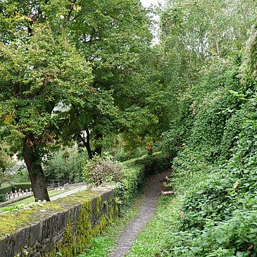 Unterwegs oberhalb der Stadt