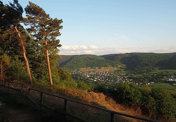 Ruhebank mit Blick auf Andel und die Mosel