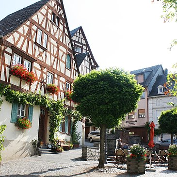 Marktplatz Zeltingen im Sommer