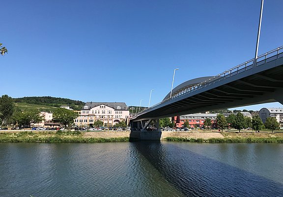 Blick auf das luxemburgische Moselufer in Grevenmacher