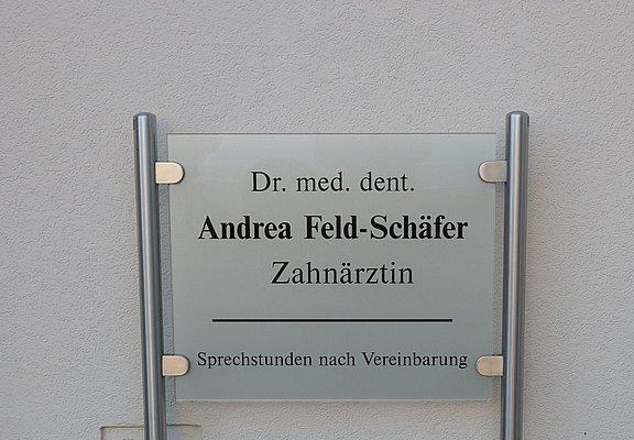 Zahnarztpraxis Dr. med. A. Feld Schild