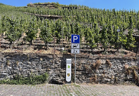 Ladestation Hinterm Graben mit Umgebung