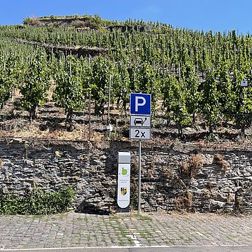 Ladestation Hinterm Graben mit Umgebung