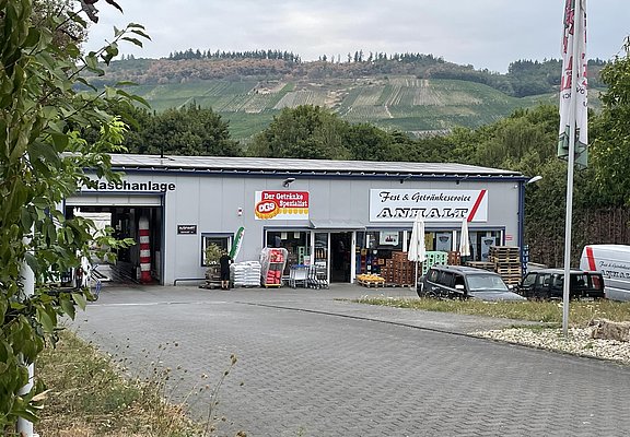 Getränkemarkt Anhalt mit Waschanlage