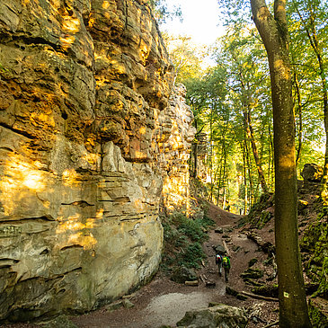 Das Bild zeigt die Felsen bei der Teufelsschlucht.