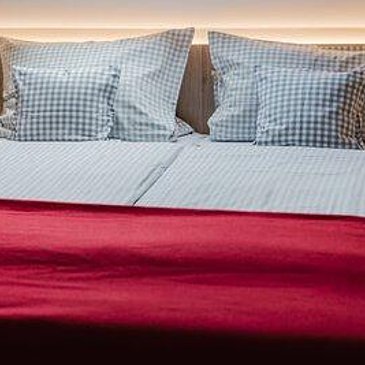 room "Goldtropfen" or "Goldschatz"