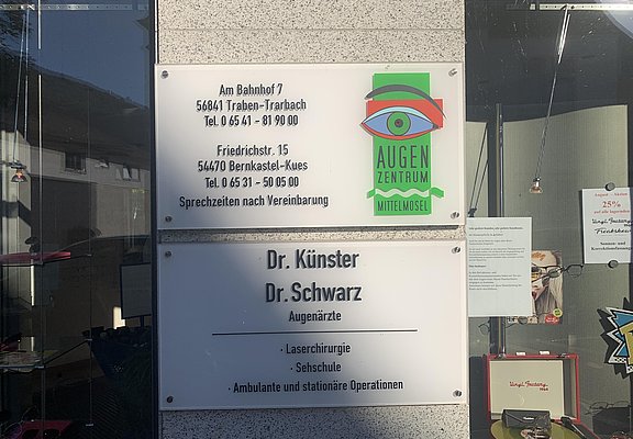 Augenzentrum Schild