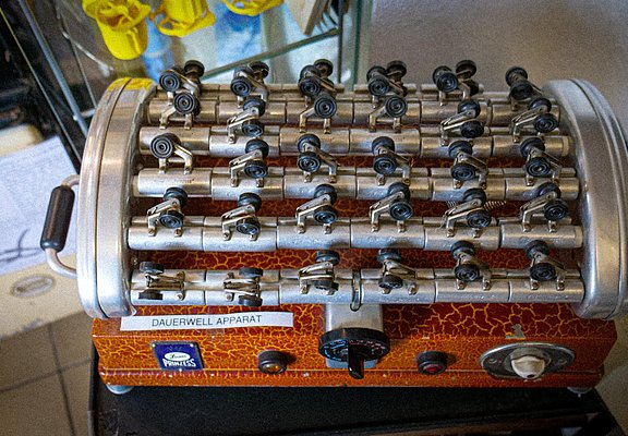 Permanent wave machine