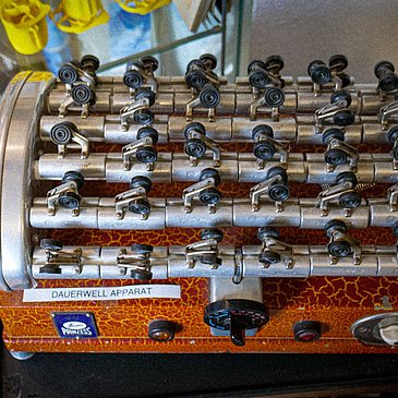 Permanent wave machine