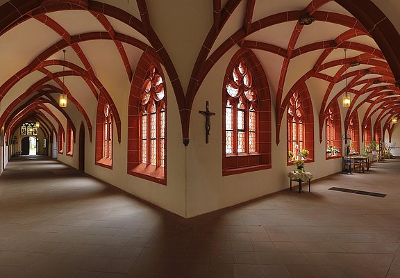 Kreuzgang St. Nikolaus Stift
