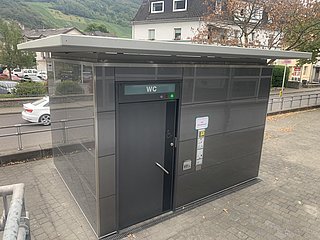 Toilette in Kues - vor der Güterhalle