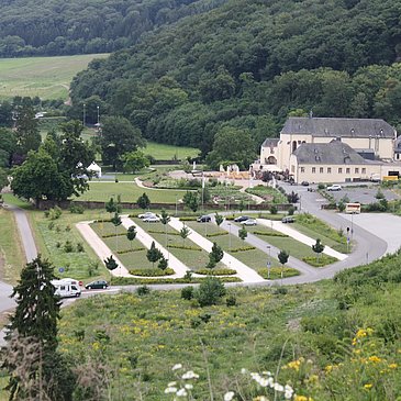 Kloster Machern am Moselufer