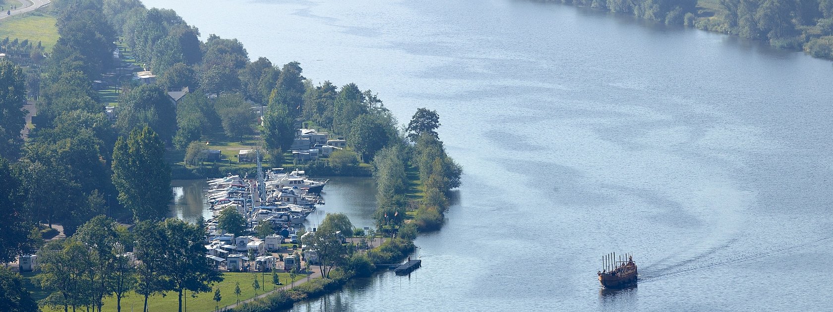 Neumagener Römerweinschiff mit Hafen