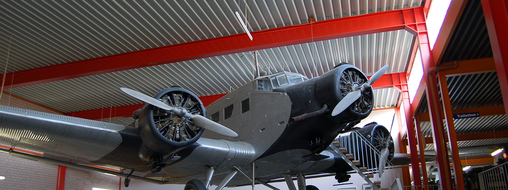 Das Bild zeigt ein Flugzeug der Flugausstellung Junior.