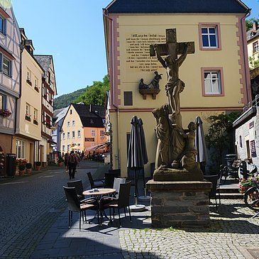 Doppelkreuz von unten