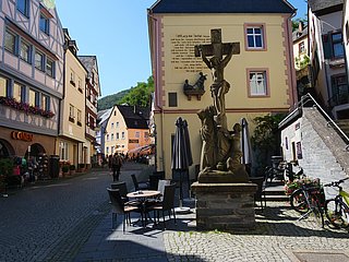 Doppelkreuz von unten